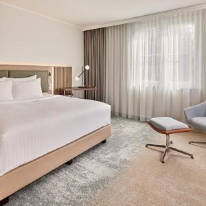 Corner King Room with Inland View