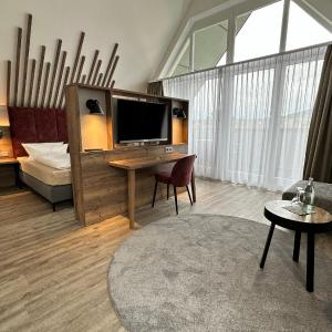 Junior Suite with City View and Balcony 
