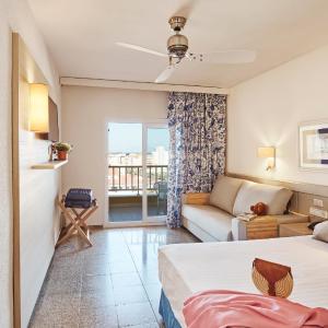 Double Room (2 Adults + 2 Children)