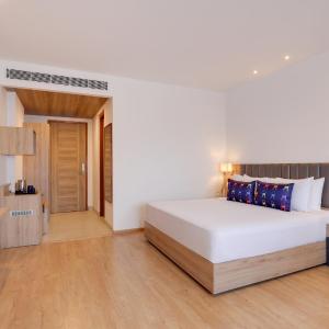 Standard Double Room (Complimentary Welcome Drink on arrival,Complimentary INR 500 Hotel Credit redeemable on Food & Beverages and Enjoy Happy Hours with 1+1 offer on Alcoholic Beverages)