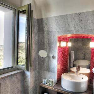 King Suite with Pool View