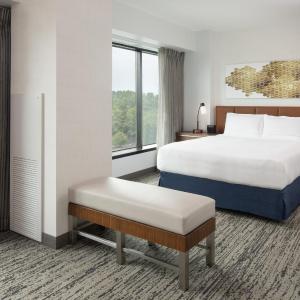 Queen Room - Mobility Accessible with Tub