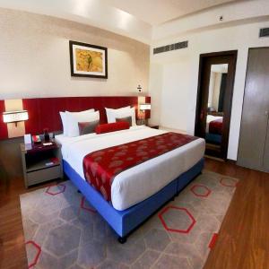 One-Bedroom Queen Suite - Non-Smoking with 20% discount on food and beverages | Complimentary one way airport transfer until 30th Sep