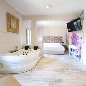 Suite with Terrace and Hot Tub