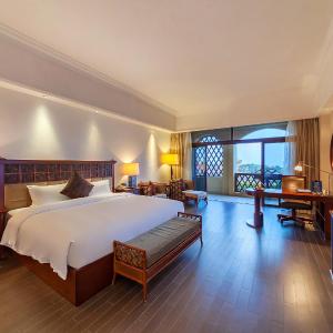 Elegant Sea View Business King Room