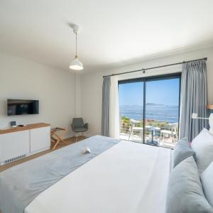 Deluxe Double Room (2 Adults + 1 Child)