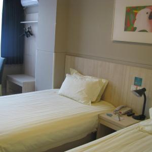 Standard Twin Room B