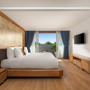 Suite Studio with Bathtub and Balcony