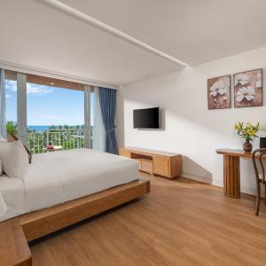 Deluxe Studio with Ocean View and Balcony