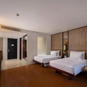 Grand Deluxe Twin Room with Pool View