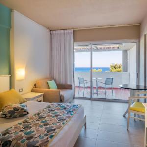 Double or Twin Room with Sea View