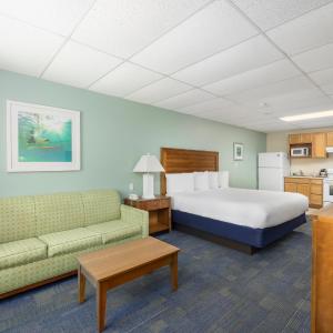 King Studio with Sofa Bed and Kitchenette