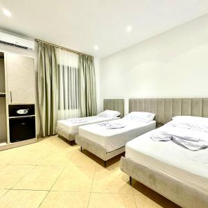 Deluxe Double Room (2 Adults + 1 Child)