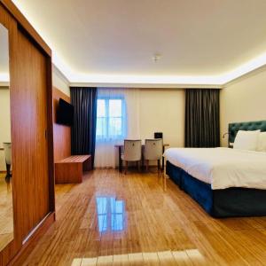 Deluxe Family Room