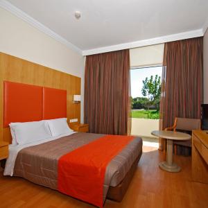 Family Comfort Two-Bedroom Room (3 Adults + 1 Child)
