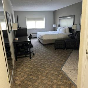 Deluxe Suite with Spa Bath