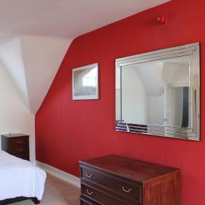Family Room (2 Adults + 2 Children)