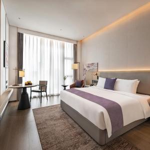 Superior Room with One King Bed
