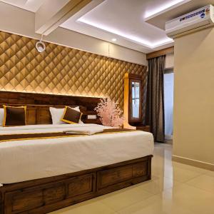 King Suite with Balcony