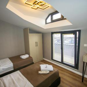 Two-Bedroom Apartment with Balcony