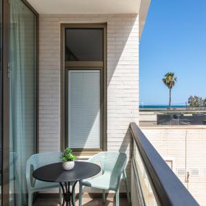 Deluxe Double Room with Partial Sea View
