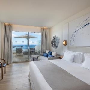 Superior Room with Sea View (2 Adults + 2 Children)