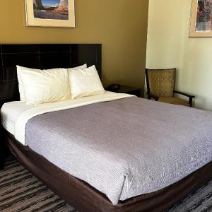 Queen Room - Accessible/Non-Smoking