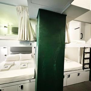 Queen Pod in Mixed Shared Room