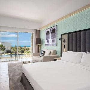 Premium Room with Balcony and Lateral Sea View