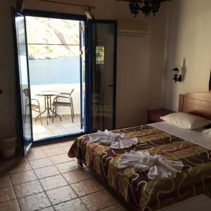 Double Room with Balcony and Sea View
