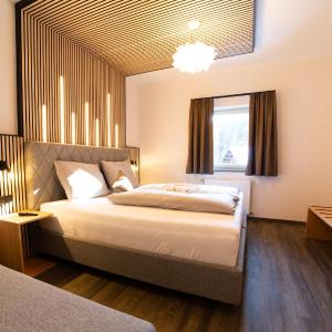 Three-Bedroom Apartment with Bath