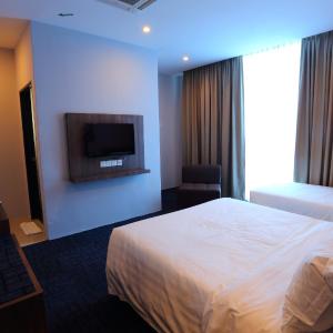 Premier Deluxe Triple Room