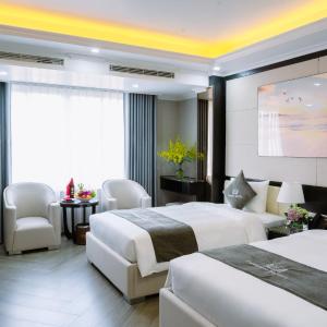 Deluxe Double or Twin Room with City View