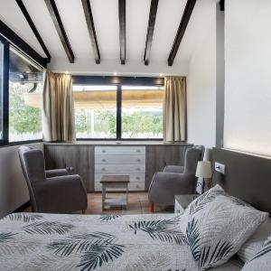 Two-Bedroom Apartment with Mountain View