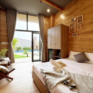 King Room with Pool View
