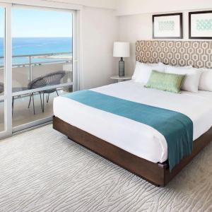 Luxury Two-Bedroom Oceanfront with Kitchen