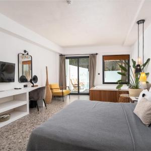 Royal Honeymoon Room