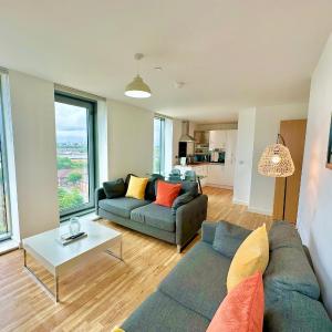 Two-Bedroom Apartment with Mountain View