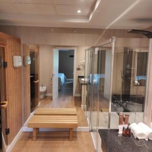 Deluxe Suite with Spa Bath
