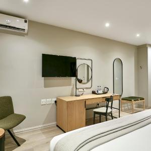 Deluxe Double or Twin Room