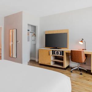 King Room - Mobility Access/Hearing Accessible