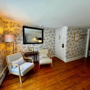 Queen Room with Garden View
