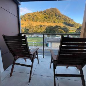 Apartment with Mountain View