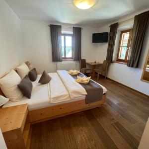 Standard Double or Twin Room with Mountain View