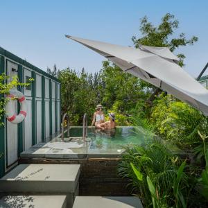 Premium King Room with Pool Lake View