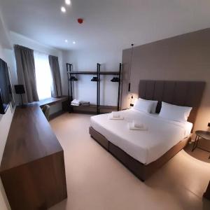 Superior King Suite