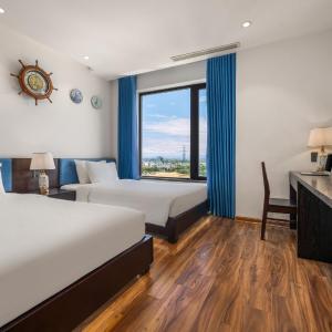 Twin Room with City View
