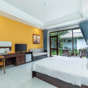 King Room with Garden View