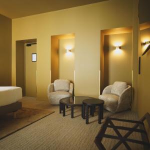 Deluxe Room with Bath and Shower