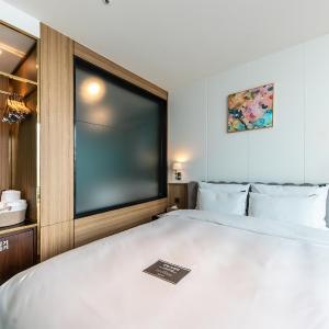 Valentine Suite with Sea View